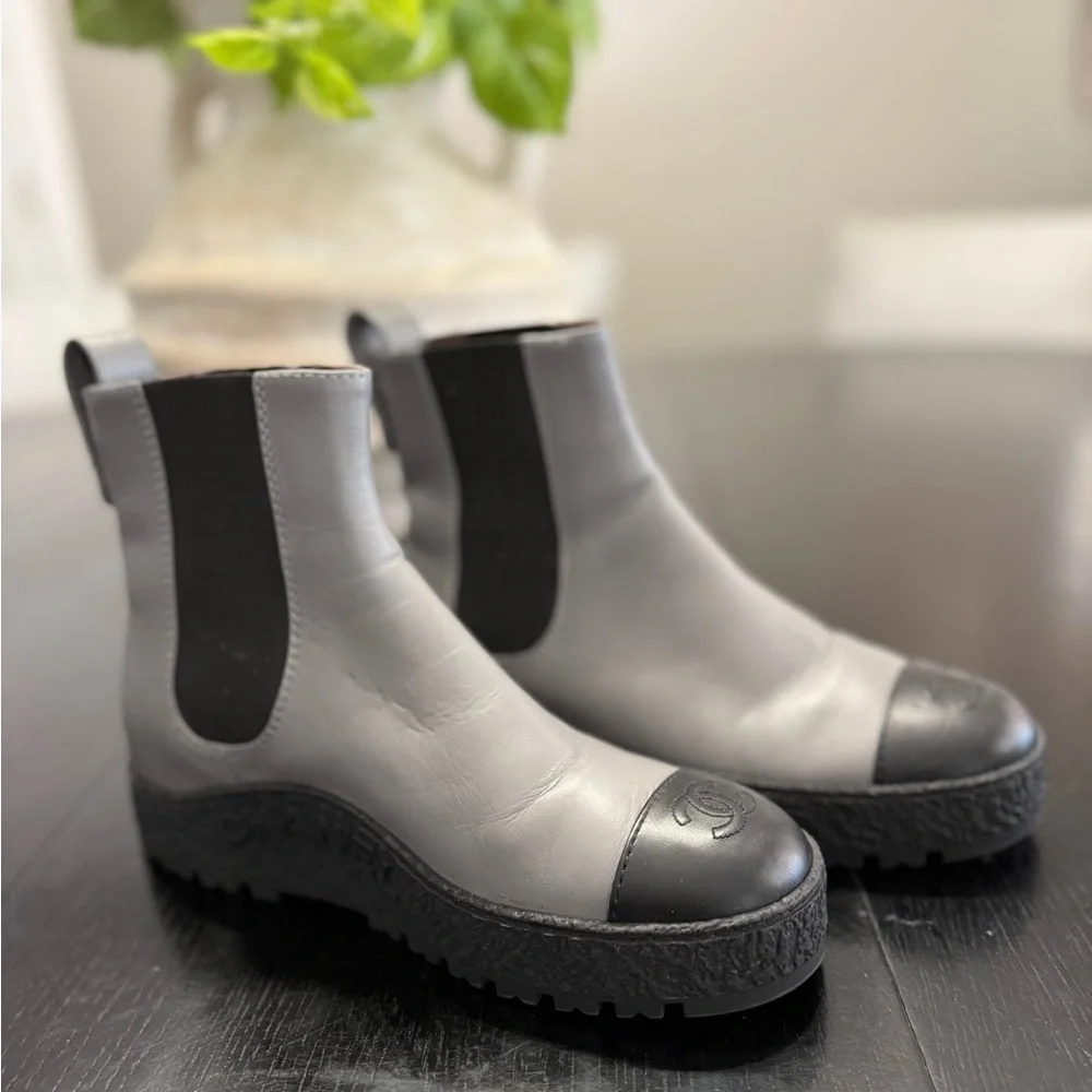 CHANEL elegant ankle